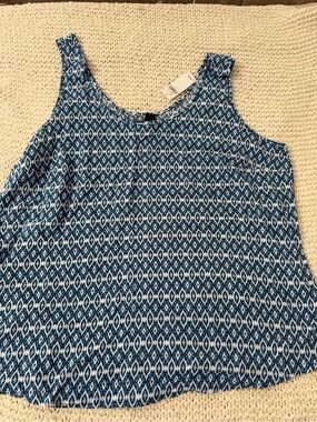 GAP Blue & White Geometric Sleeveless Tank NWT